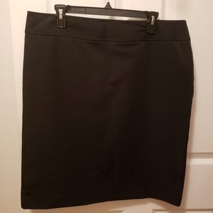 NWOT ISAAC MIZRAHI JET-BLACK lined figure flattering skirt.
